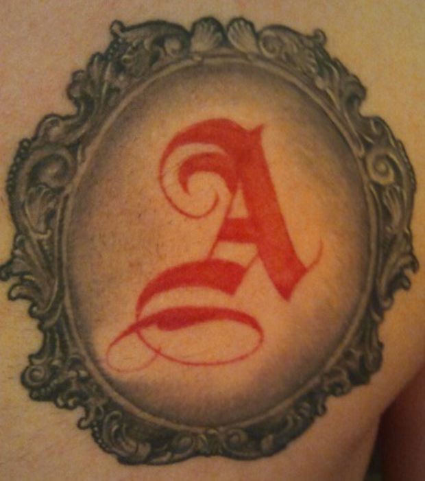 tatouage initiale ac