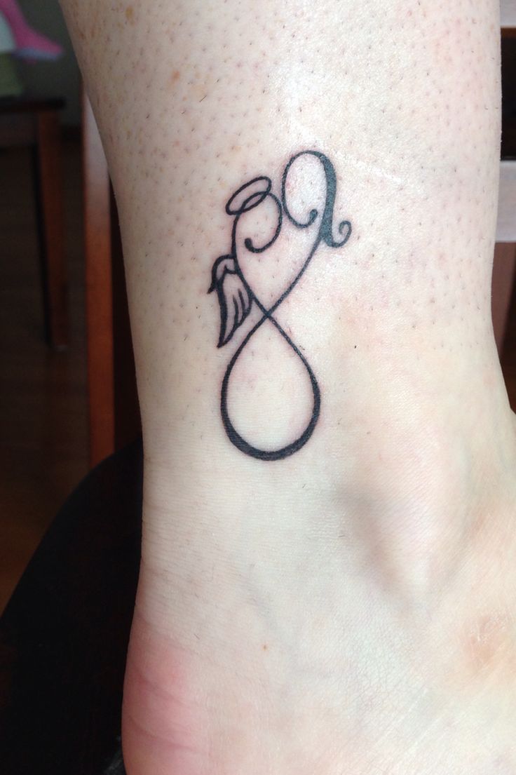 tatouage initiale c f