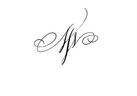 tatouage initiale entrelacé