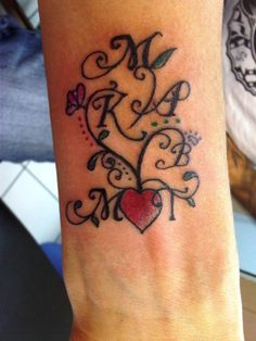 tatouage initiale et coeur