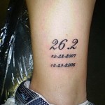 Tatouage initiale et date de naissance