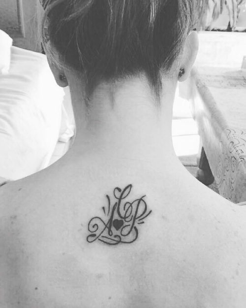 tatouage initiale famille