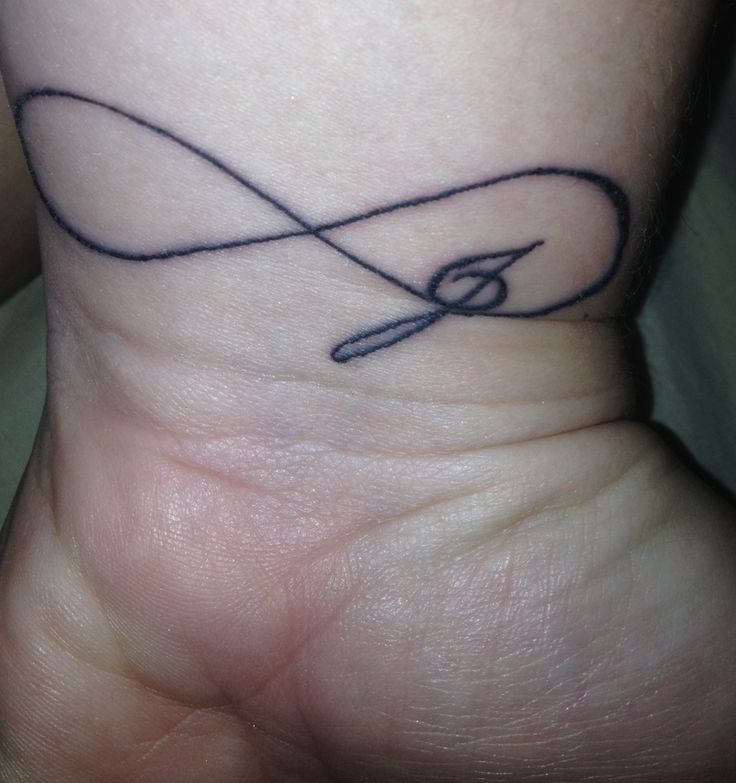 tatouage initiale j