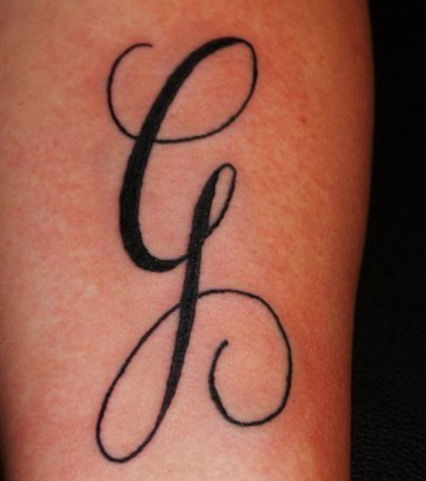 tatouage initiale j