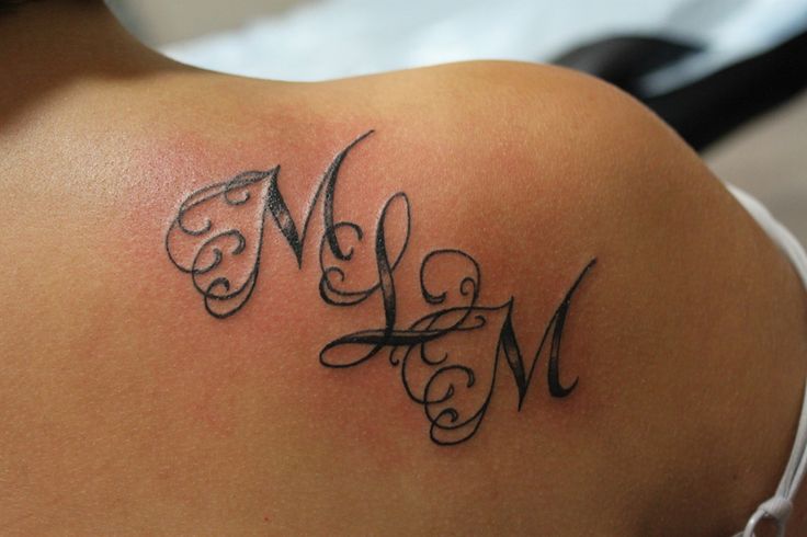 tatouage initiale l