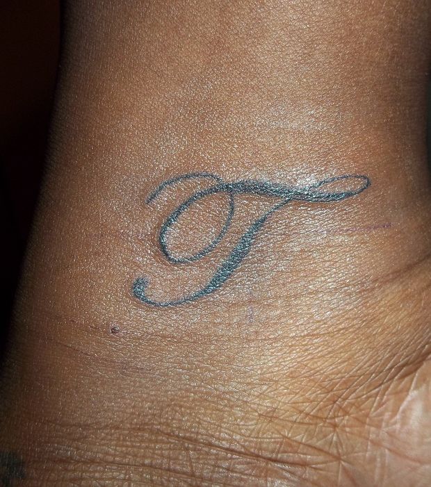tatouage initiale l et t