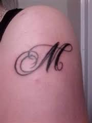 tatouage initiale m