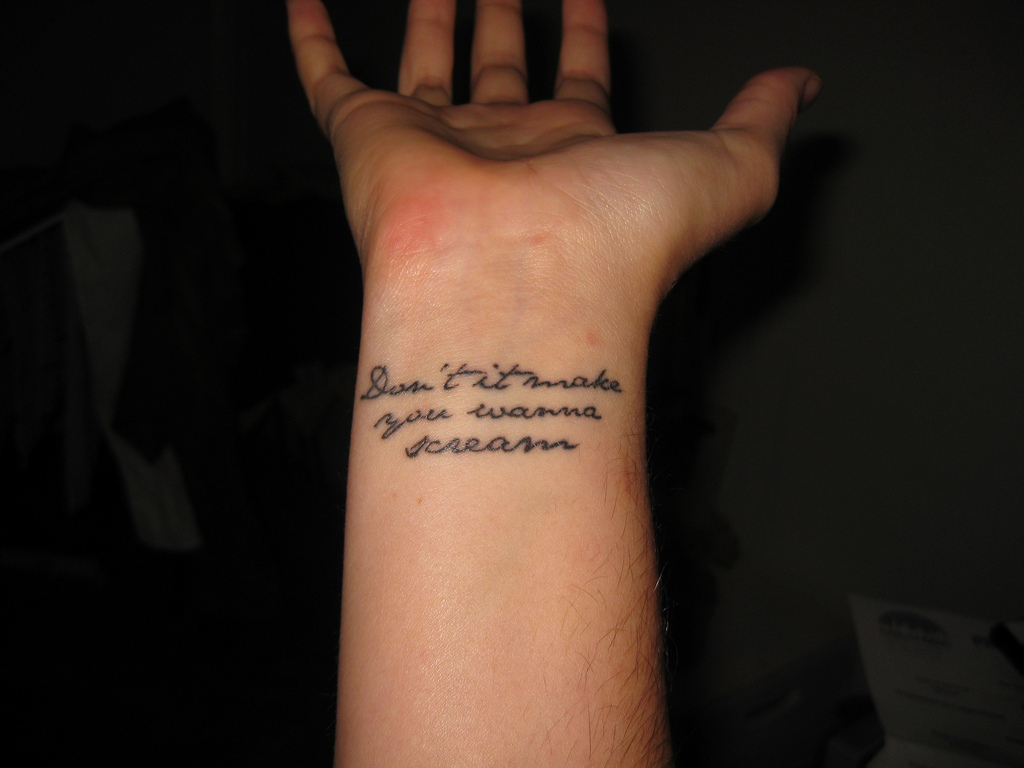 tatouage initiale michael jackson