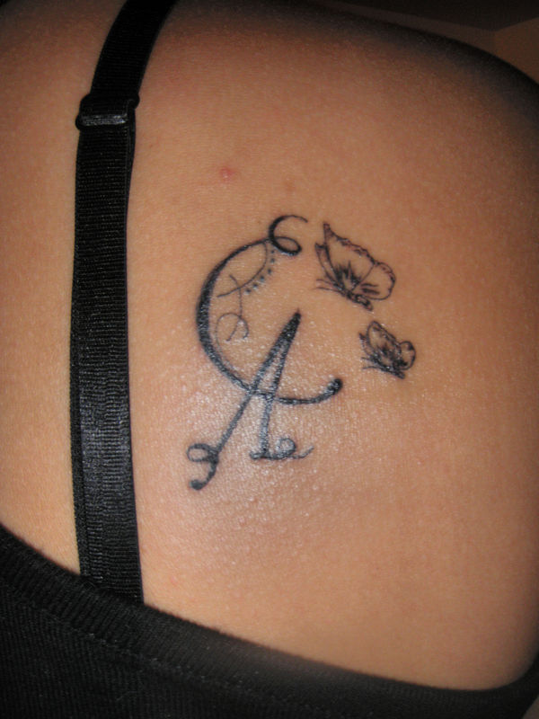 tatouage initiale p