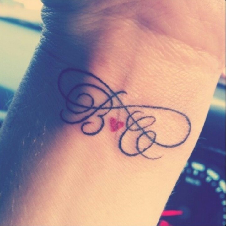 tatouage initiale parent