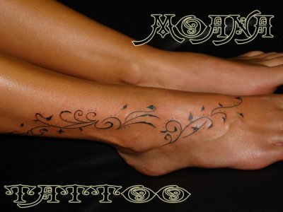 tatouage initiale pied