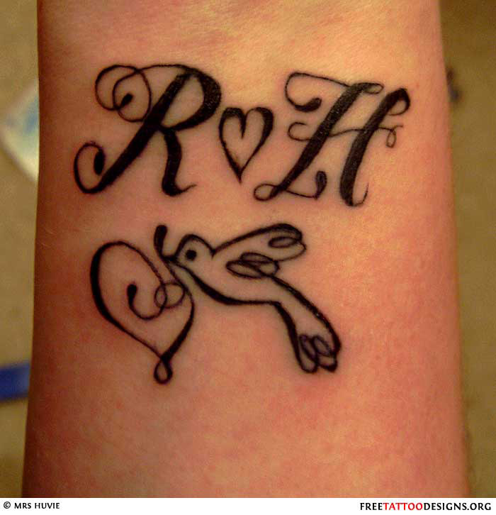 tatouage initiale s