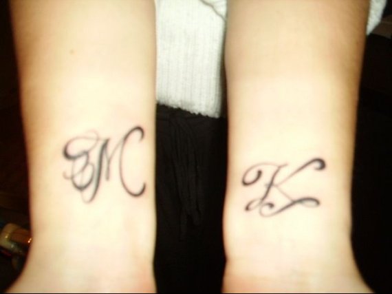 tatouage initiale w