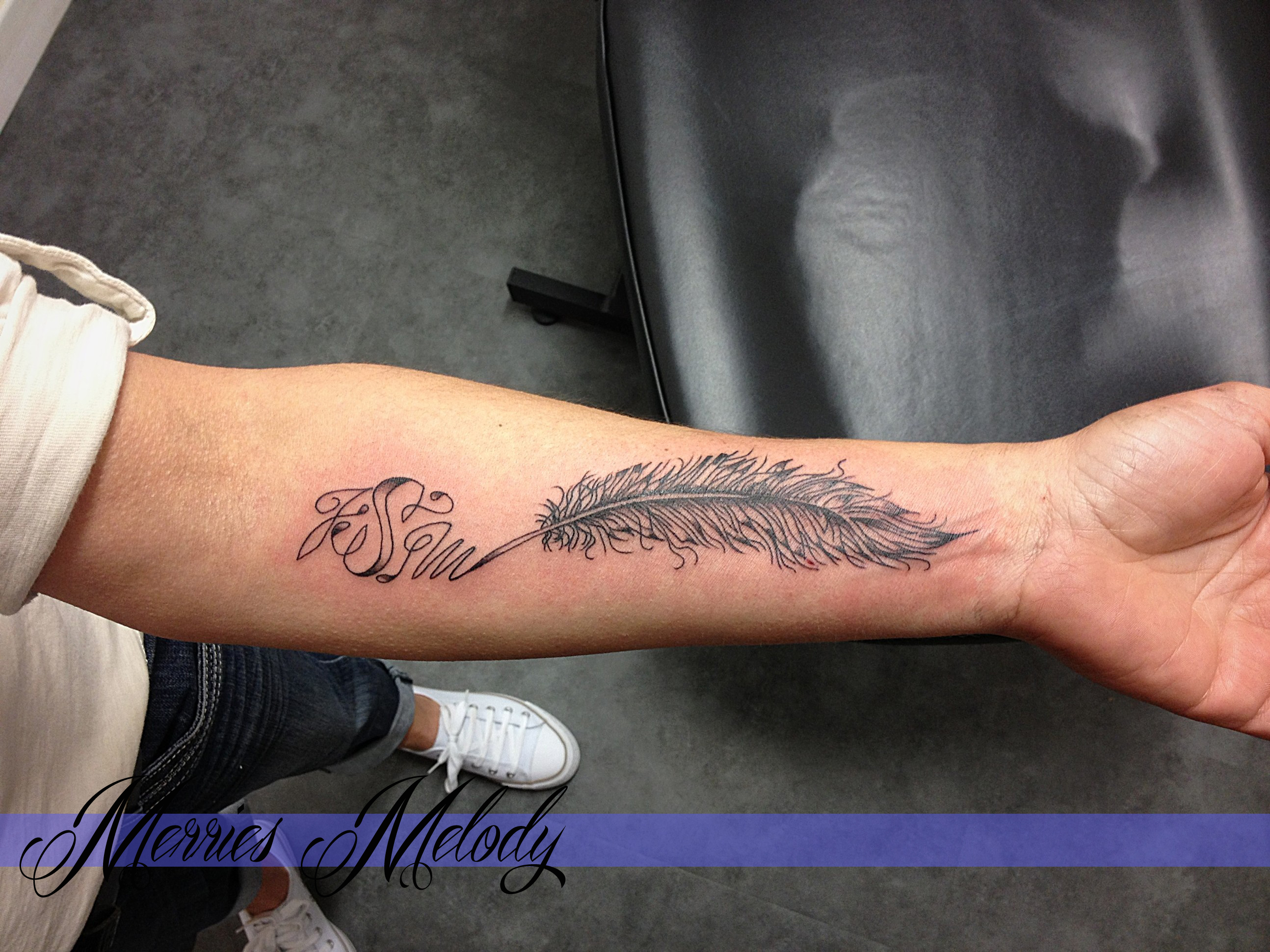 tatouage initiale w