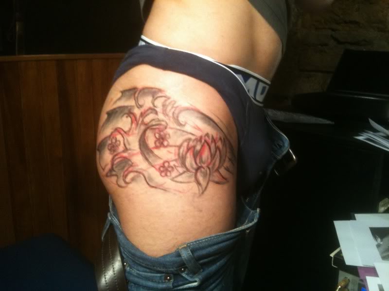 tatouage japonais hanche