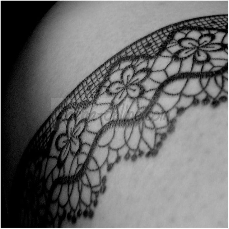tatouage jarretière fleur