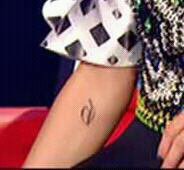 tatouage jenifer bras droit