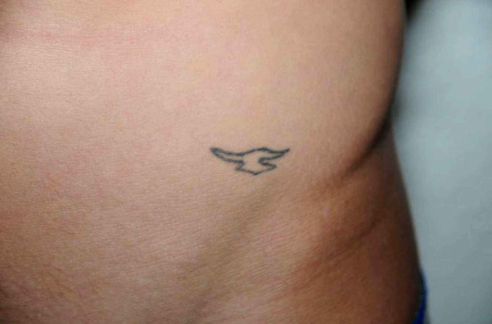 tatouage justin bieber oiseau
