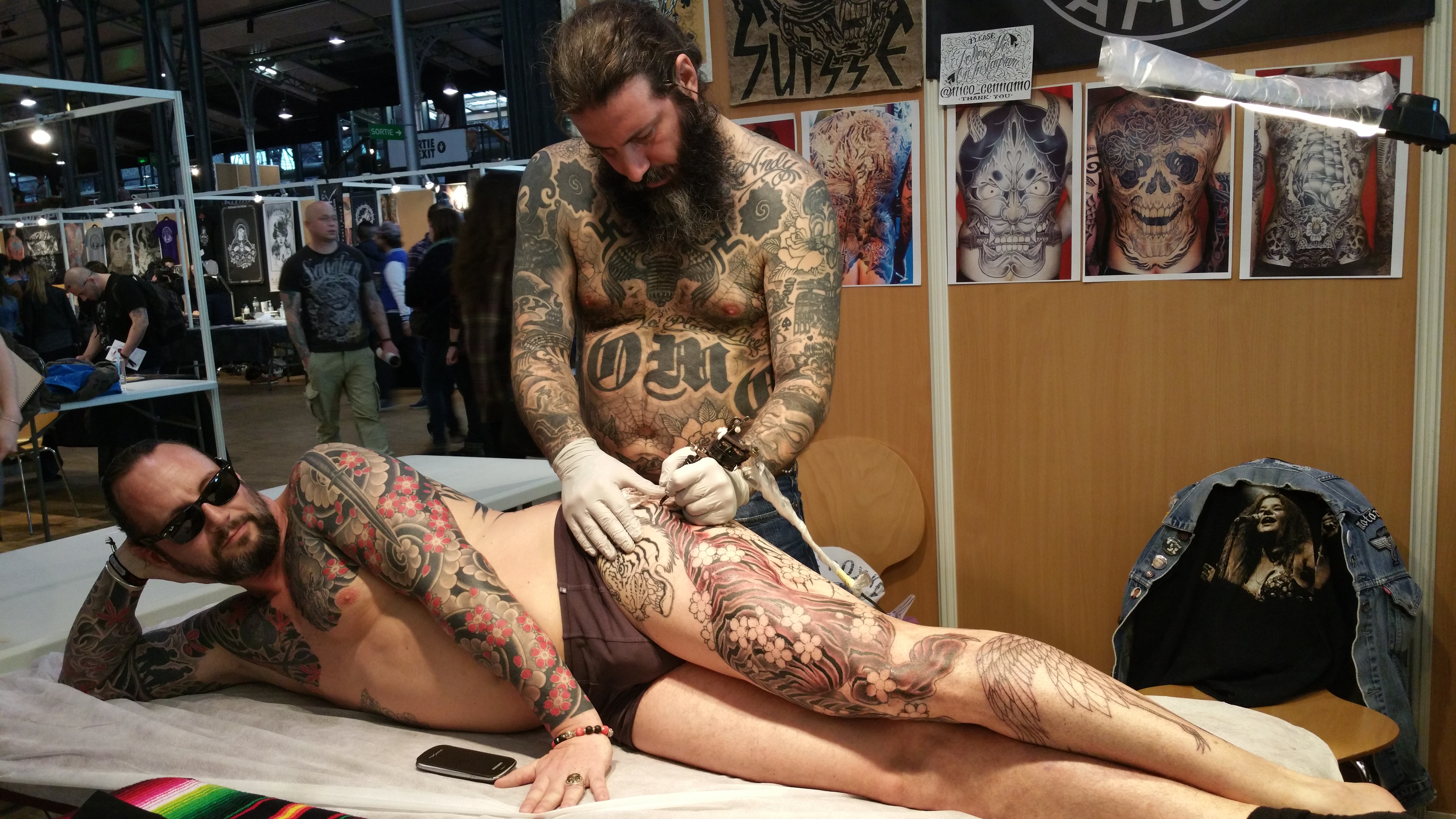 tatouage la fleur qui pique