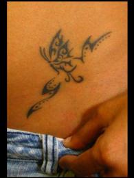 tatouage liane ventre
