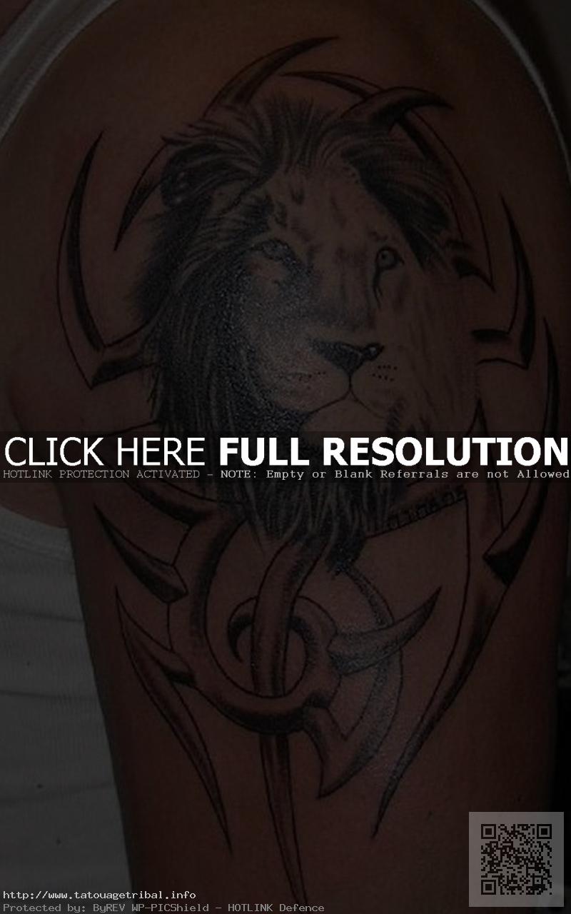 tatouage lion pectoraux