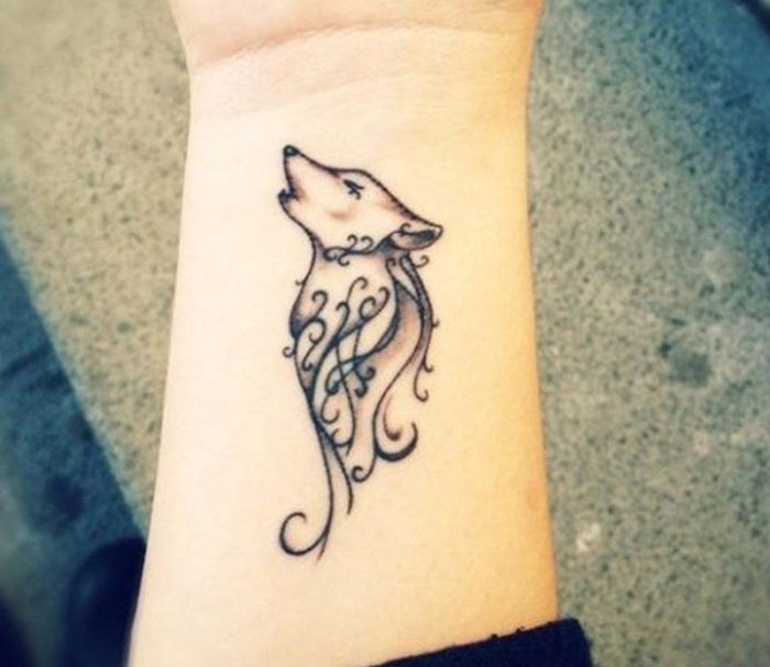 tatouage loup discret