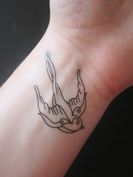 tatouage mini hirondelle