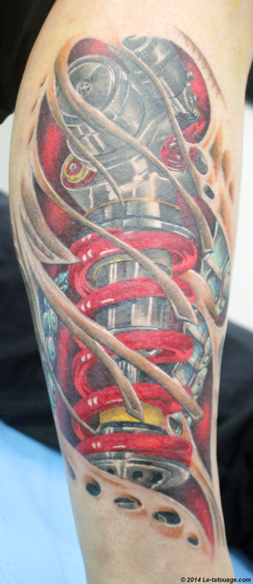 tatouage mollet biomecanique
