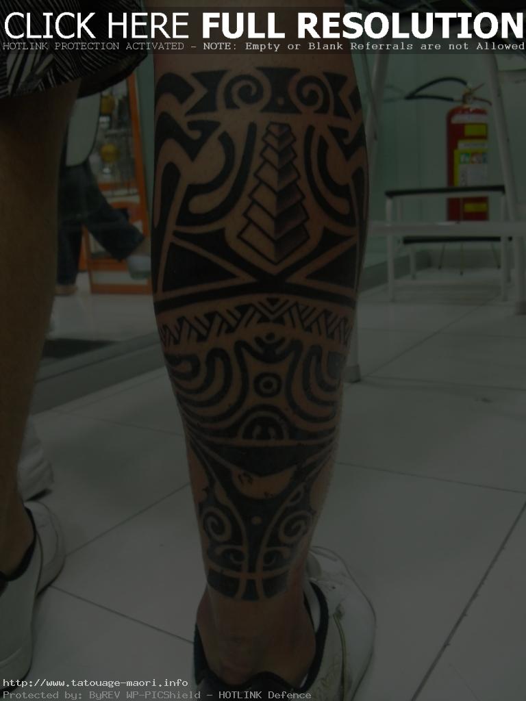 tatouage mollet bracelet tribal