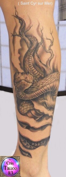 tatouage mollet homme serpent