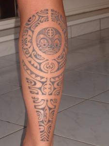 Tatouage mollet poil