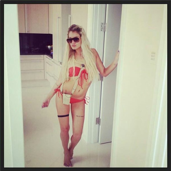 tatouage nabila anges cuisse