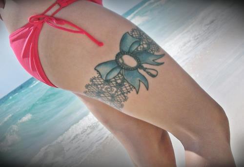 tatouage noeud a la cuisse