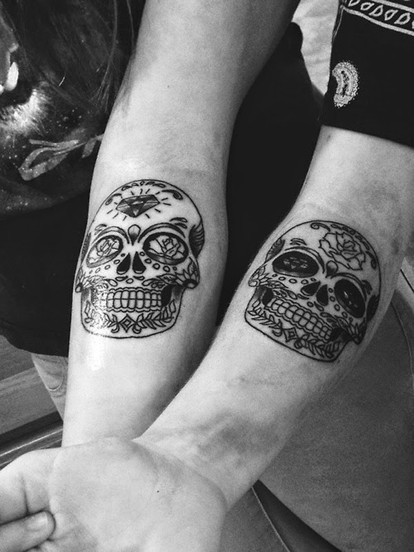 tatouage noeud avec tête de mort