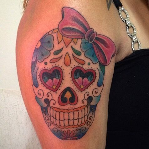 tatouage noeud avec tête de mort