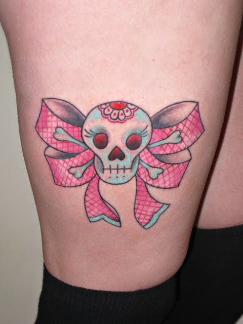 tatouage noeud avec tête de mort