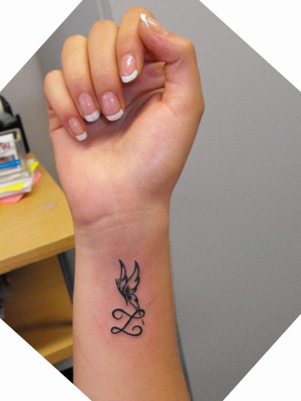 tatouage noeud avec une lettre