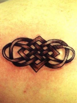 tatouage noeud bouddhiste