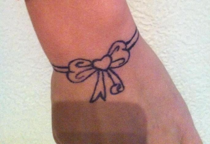 tatouage noeud bracelet