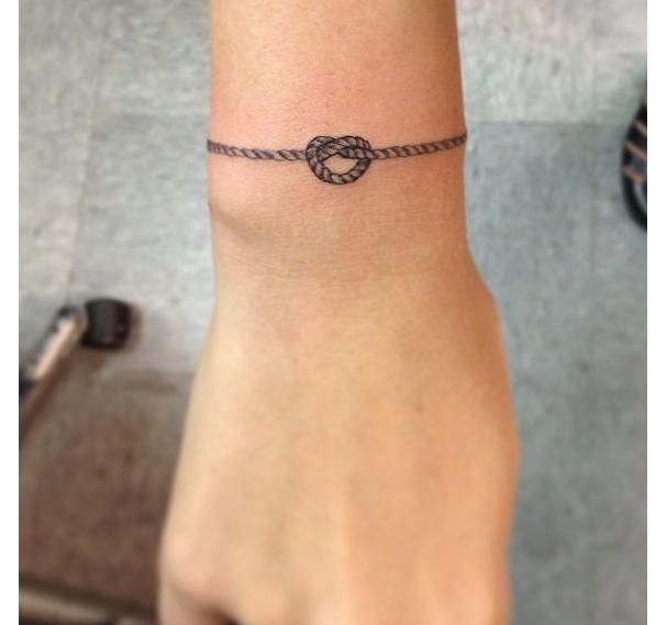 tatouage noeud bracelet