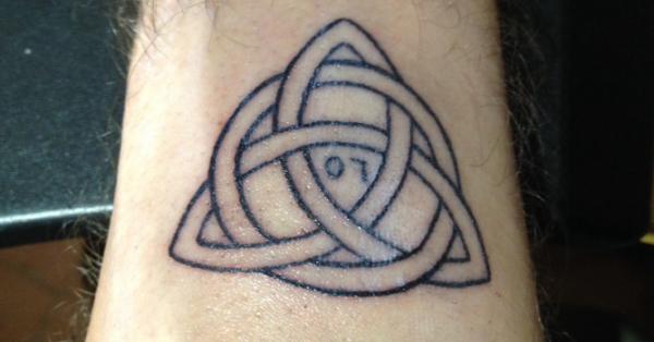 tatouage noeud de la trinité