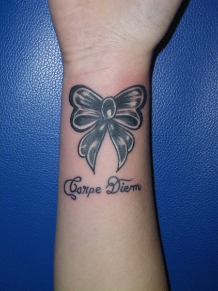 tatouage noeud de papillon