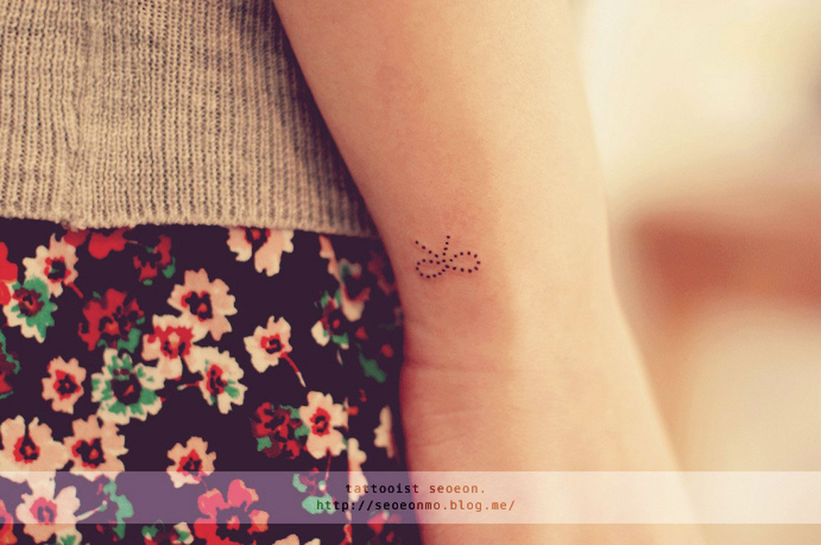 tatouage noeud discret