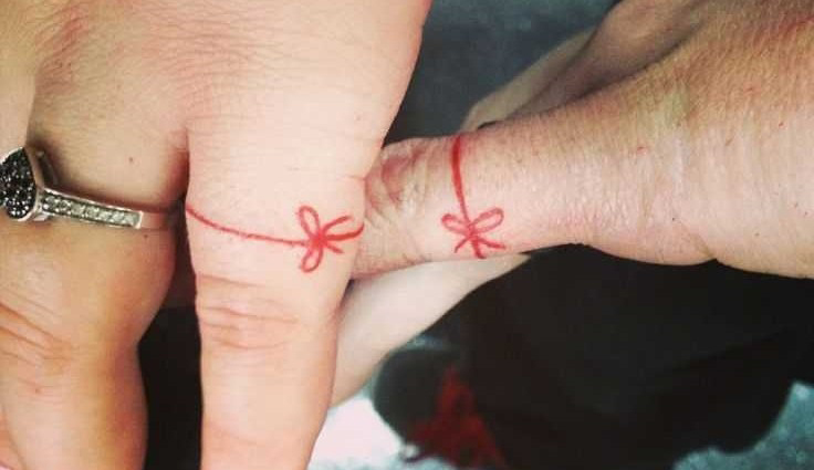 tatouage noeud discret