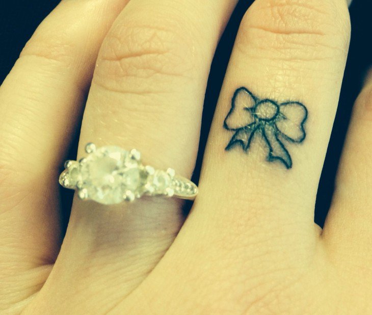 tatouage noeud discret
