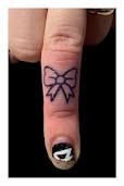 tatouage noeud doigt