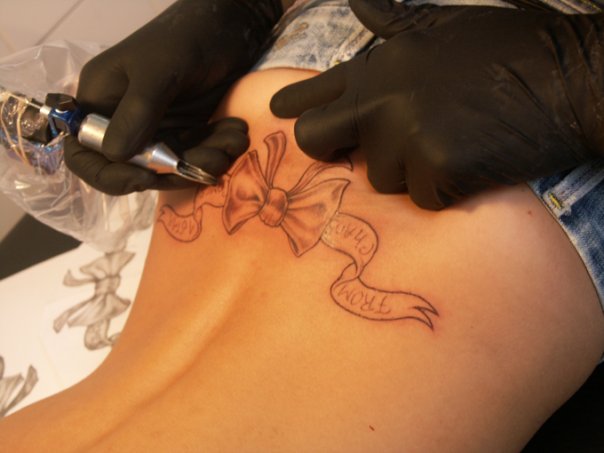tatouage noeud dos