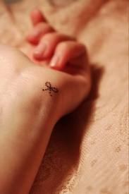 tatouage noeud fin