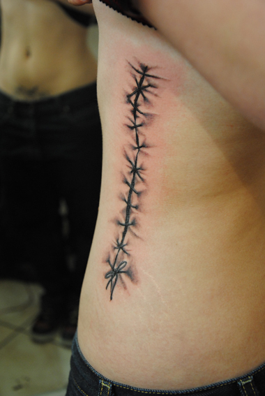 tatouage noeud flanc