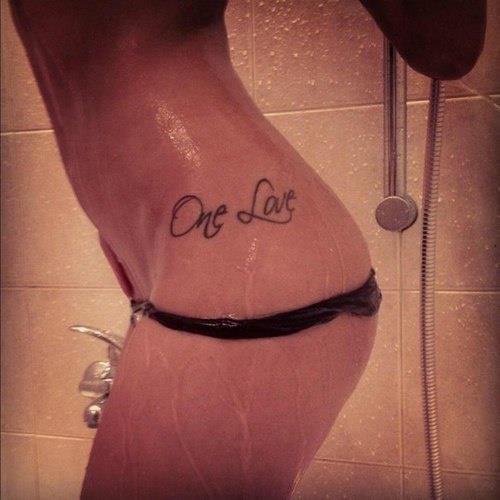 tatouage noeud hanche